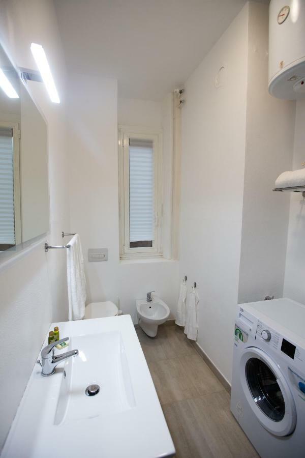 Apartment Via Treviso 6 Milan Bagian luar foto